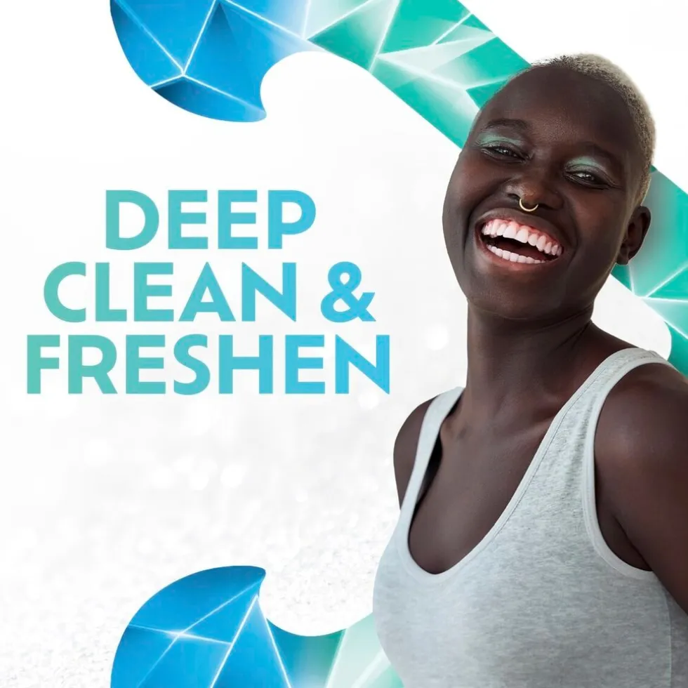 Aquafresh White Reverse Deep Clean Tandpasta