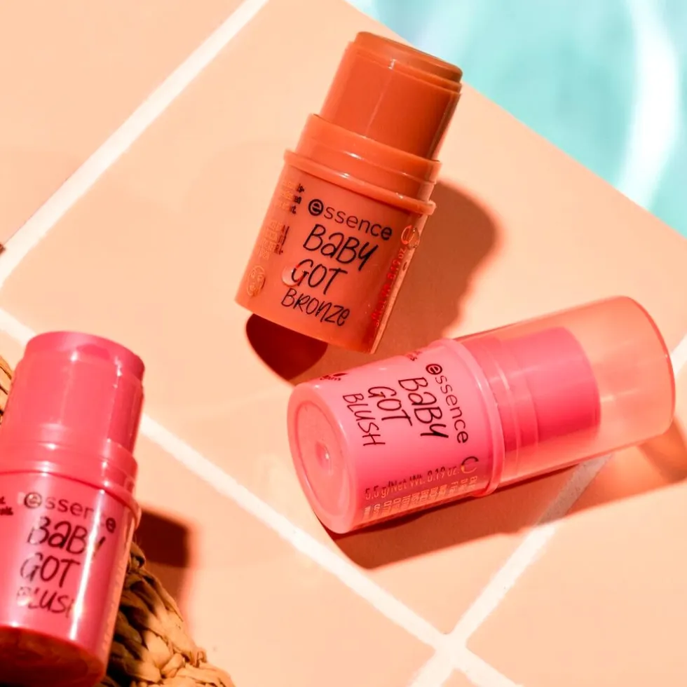 Essence 10 Baby Got Bronze Bronzing Stick