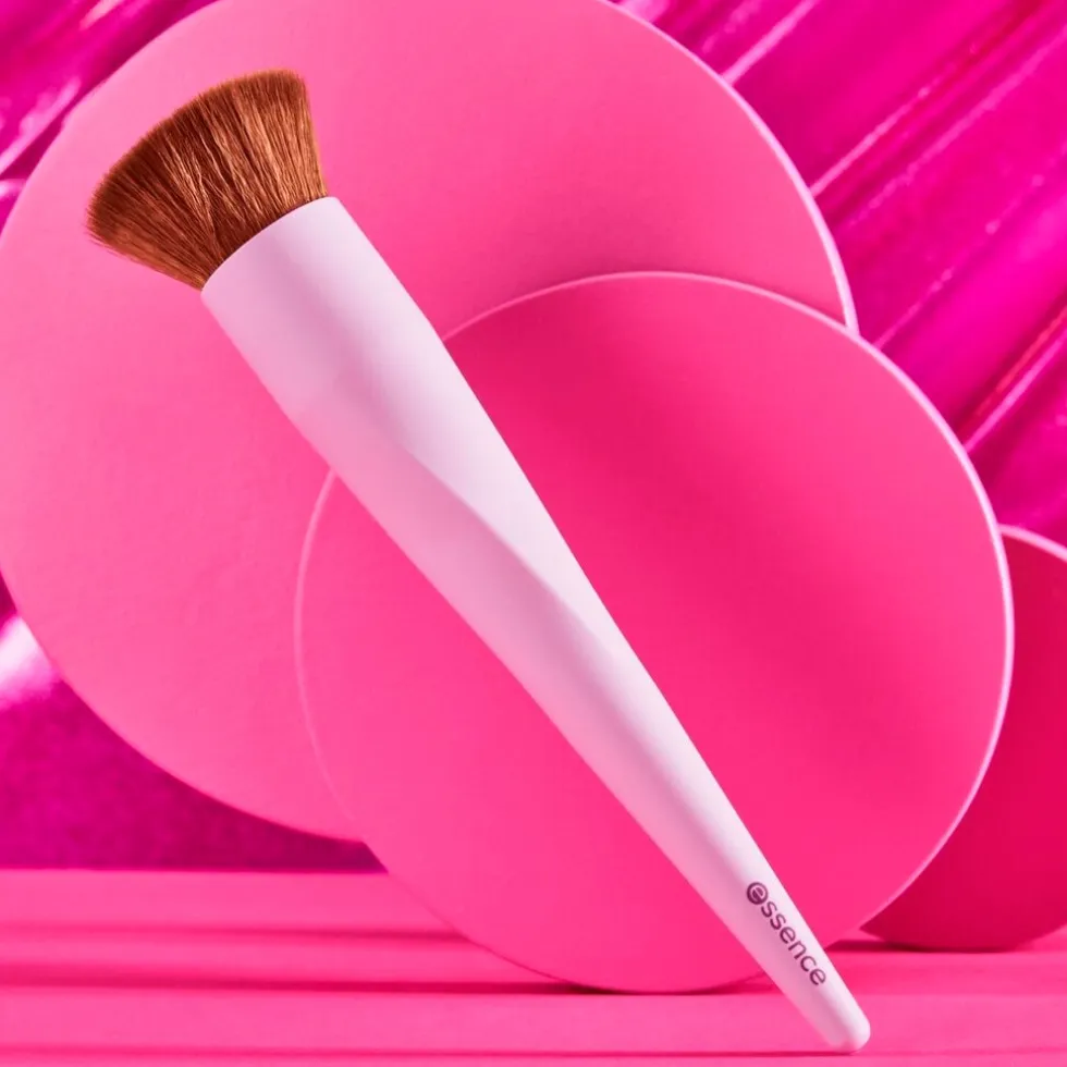 Essence 01 Buff Away Your Problems Make-up Buffer Brush