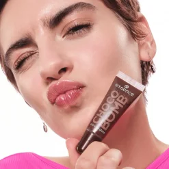 Essence Choco Bomb 01 Chocoholic! Shiny Lipgloss