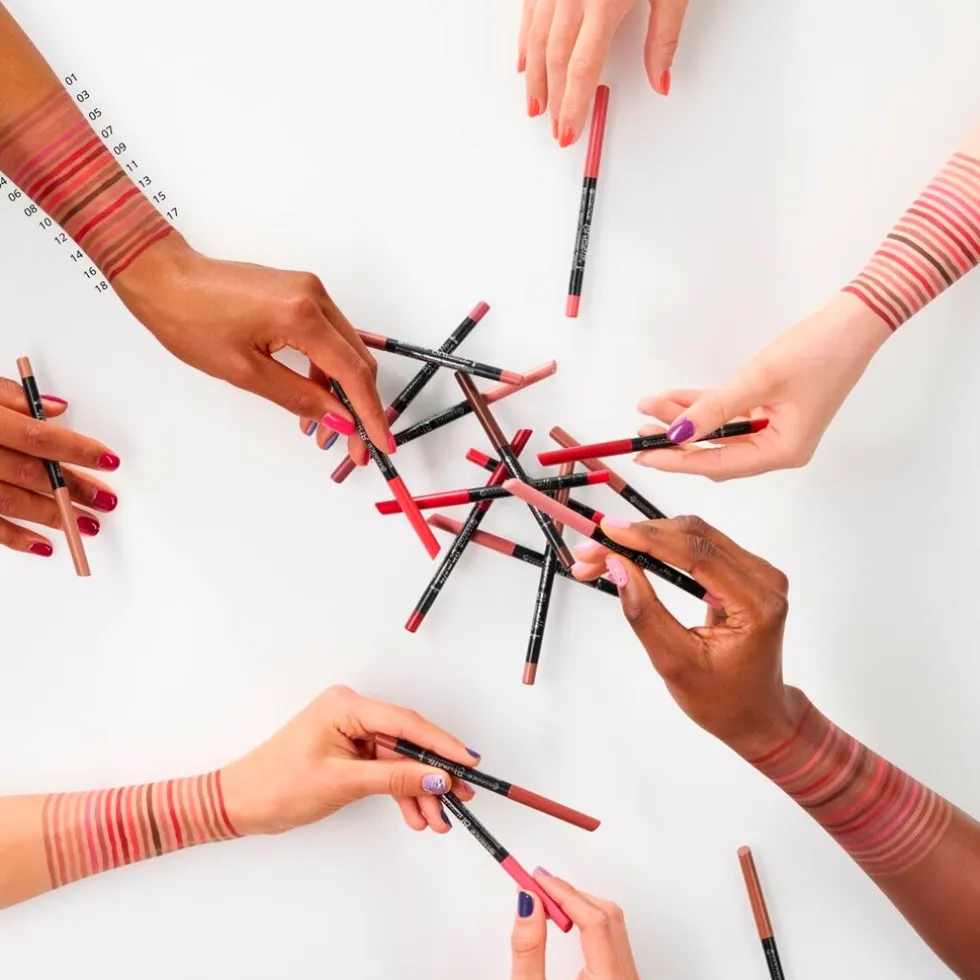 Essence 8H Matte Comfort 12 Cushion Talk Lipliner