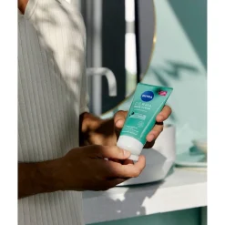 NIVEA Derma Skin Clear Scrub