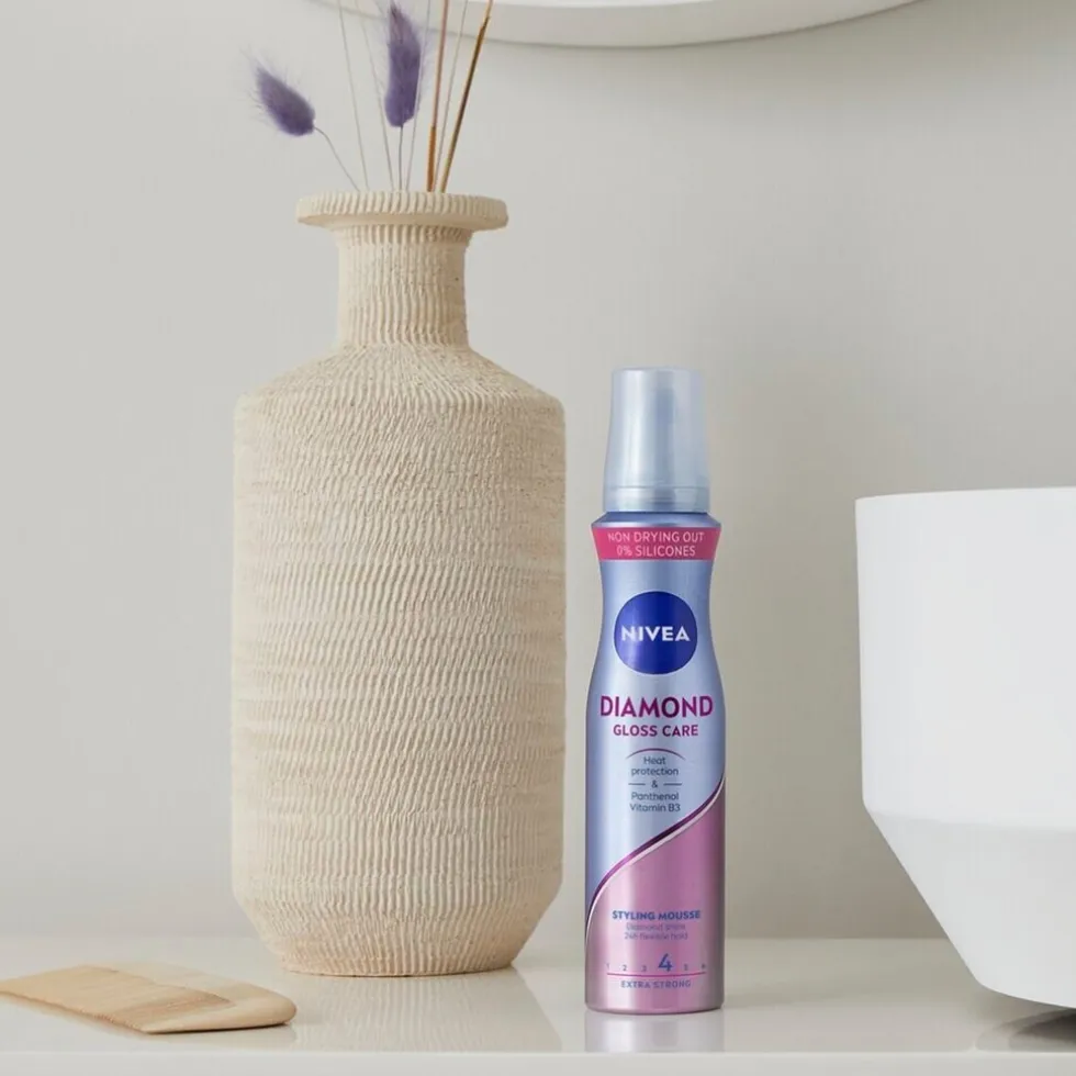 NIVEA Diamond Gloss Care Hold 4 Mousse