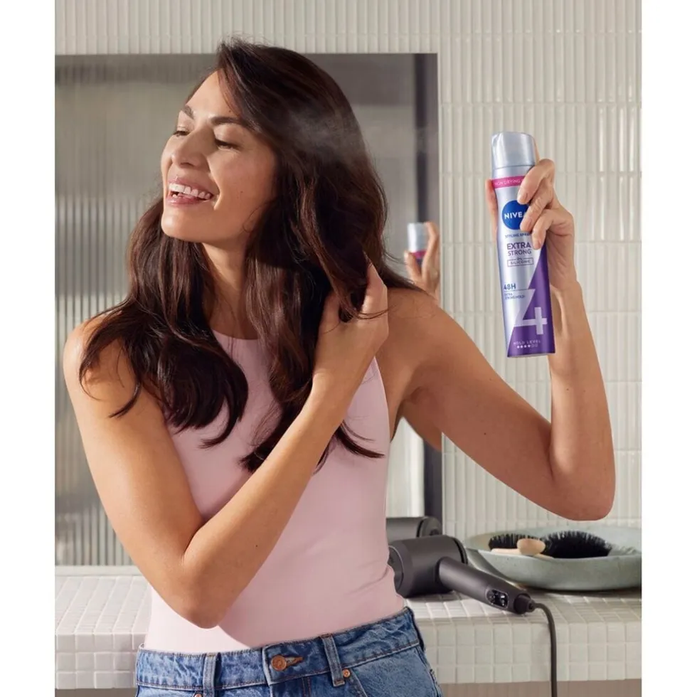 NIVEA Hold 4 Extra Strong Styling Spray