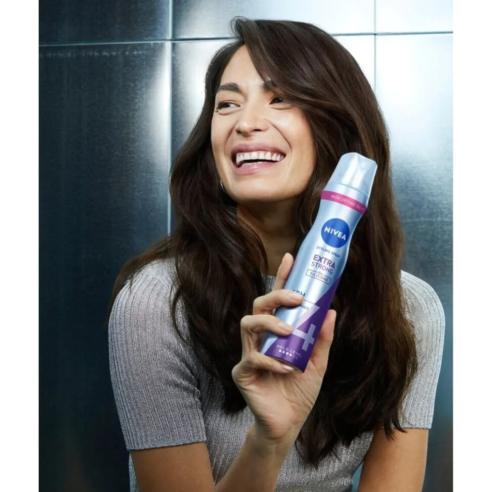 NIVEA Hold 4 Extra Strong Styling Spray