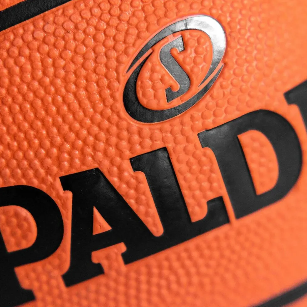 Spalding Varsity TF150 Outdoor Basketbal