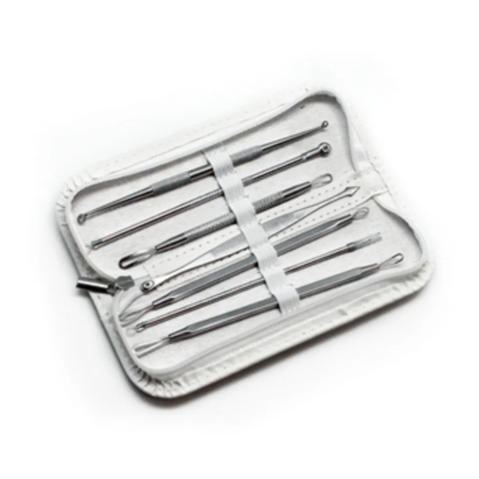 UNIQ Comedonen Toolkit – 7‑delige Hudormverwijderaar Set in Wit Etuí