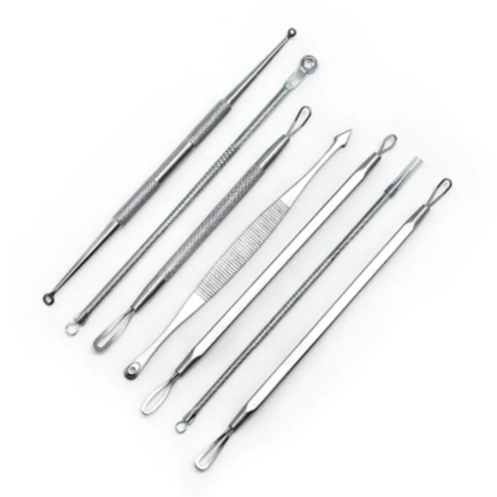 UNIQ Comedonen Toolkit – 7‑delige Hudormverwijderaar Set in Wit Etuí